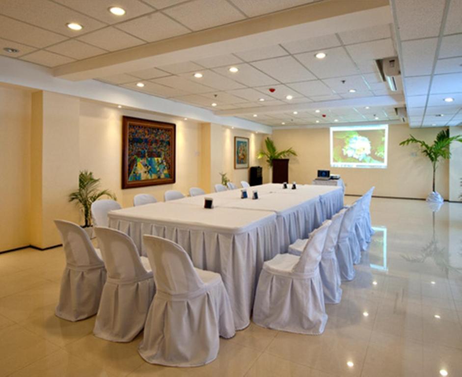 M Citi Suites Cebu Extérieur photo