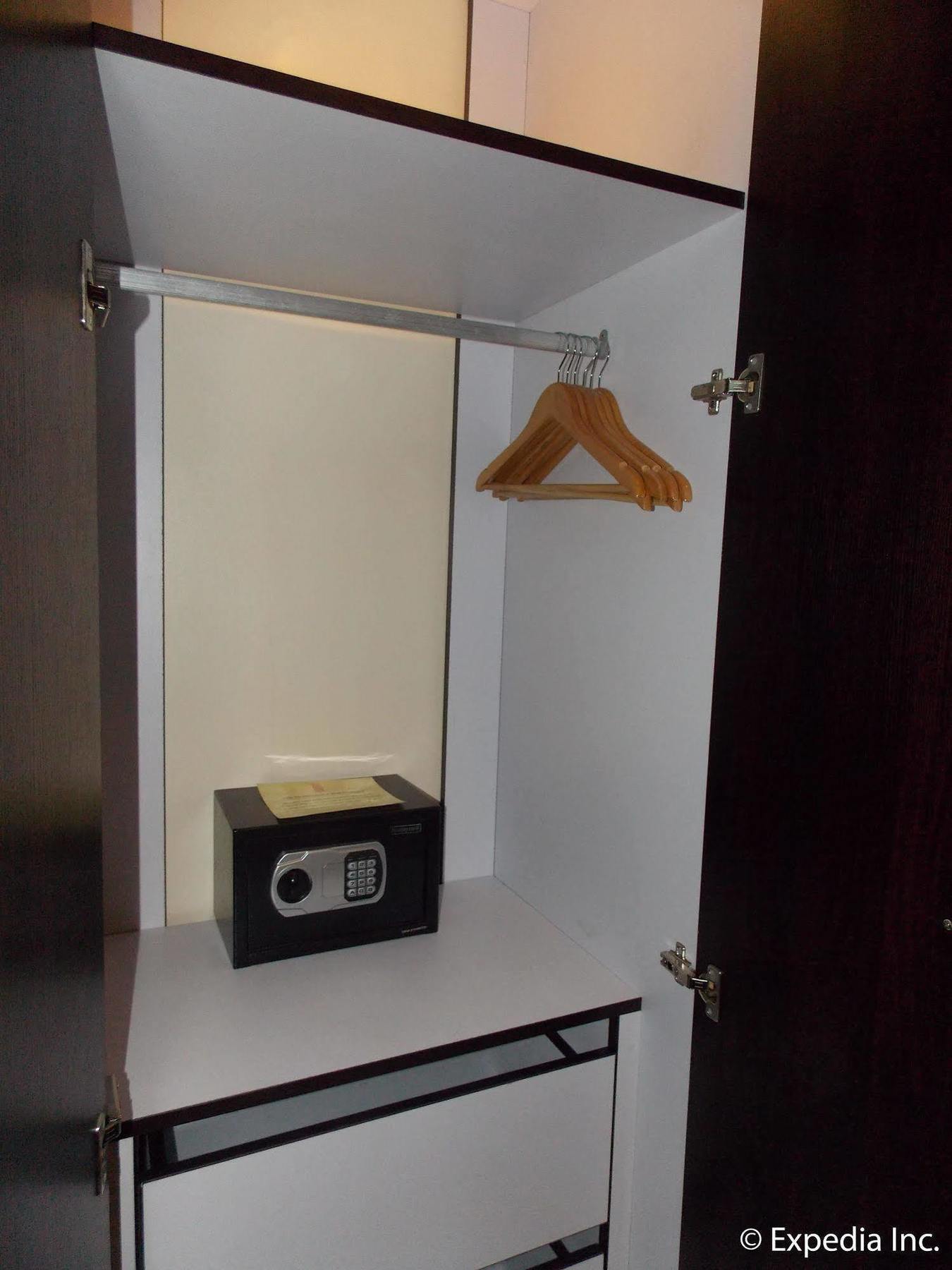 M Citi Suites Cebu Extérieur photo