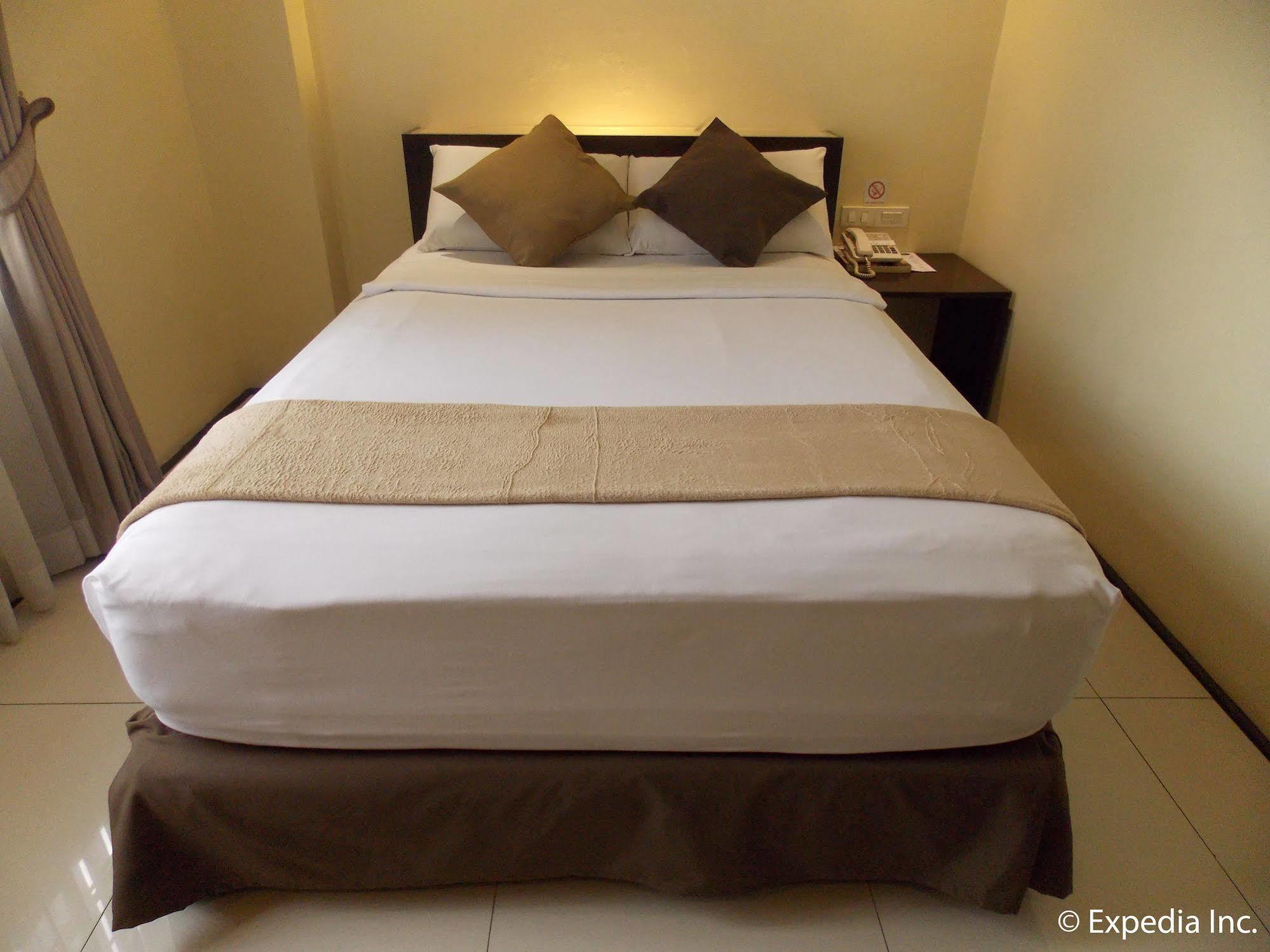 M Citi Suites Cebu Extérieur photo