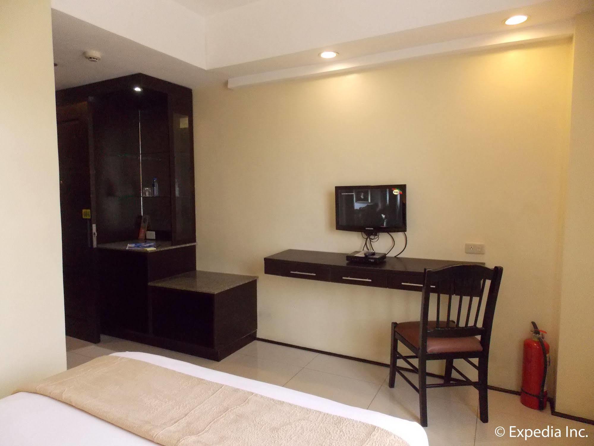 M Citi Suites Cebu Extérieur photo